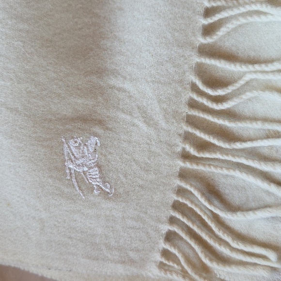 Burberry Luxurious Cream‎ Lambswool Scarf 🧣 - Picture 6 of 6